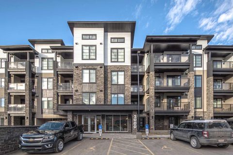2117 81 Street SW 2217 Calgary AB T3H 6H5