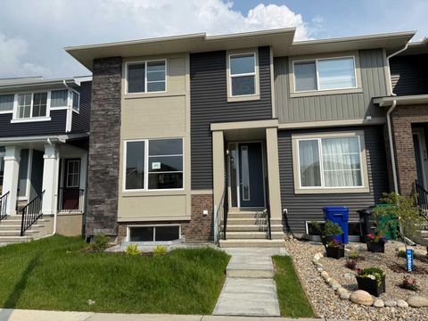 Photo of 322 Sundown Road, Cochrane, AB T4C 3H2 (MLS # A2325686)