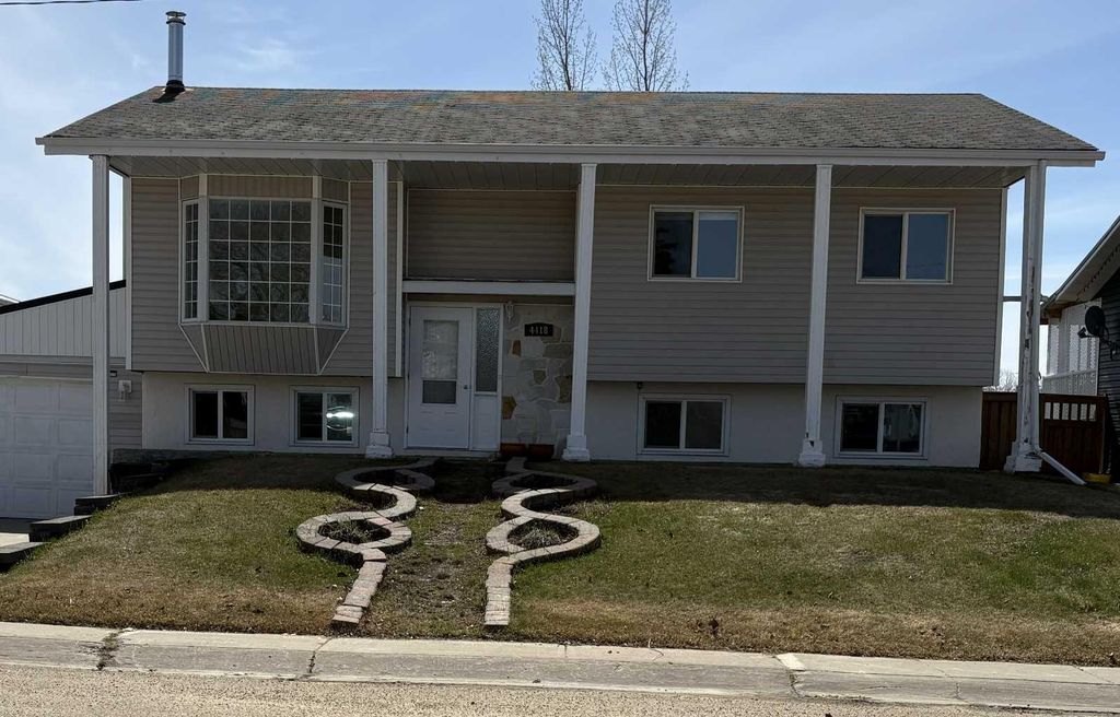 Photo of 4418 54 Avenue, Valleyview, AB T0H 3N0 (MLS # A2308599)