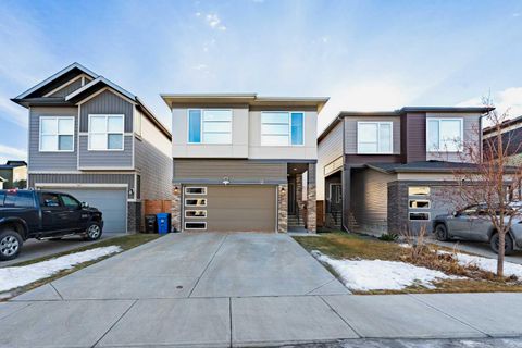 13 Walcrest Way SE Calgary AB T2X 4G4
