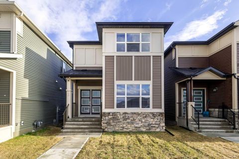 Photo of 33 Homestead Crescent NE, Calgary, AB T3J 2K7 (MLS # A2262952) Photo of 33 Homestead Crescent NE, Calgary, AB T3J 2K7 (MLS # A2262952)
