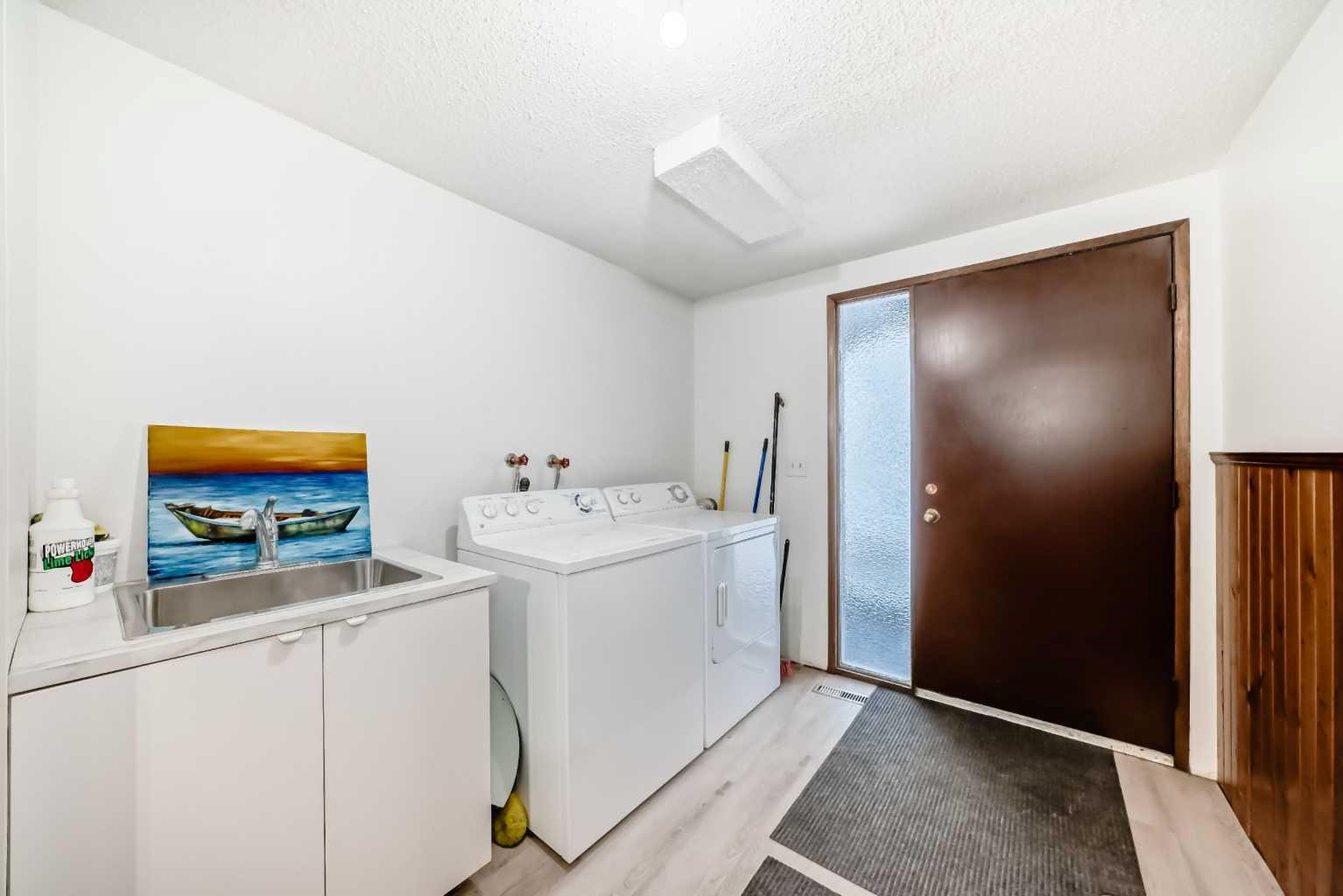 1011 Canterbury Drive SW 11