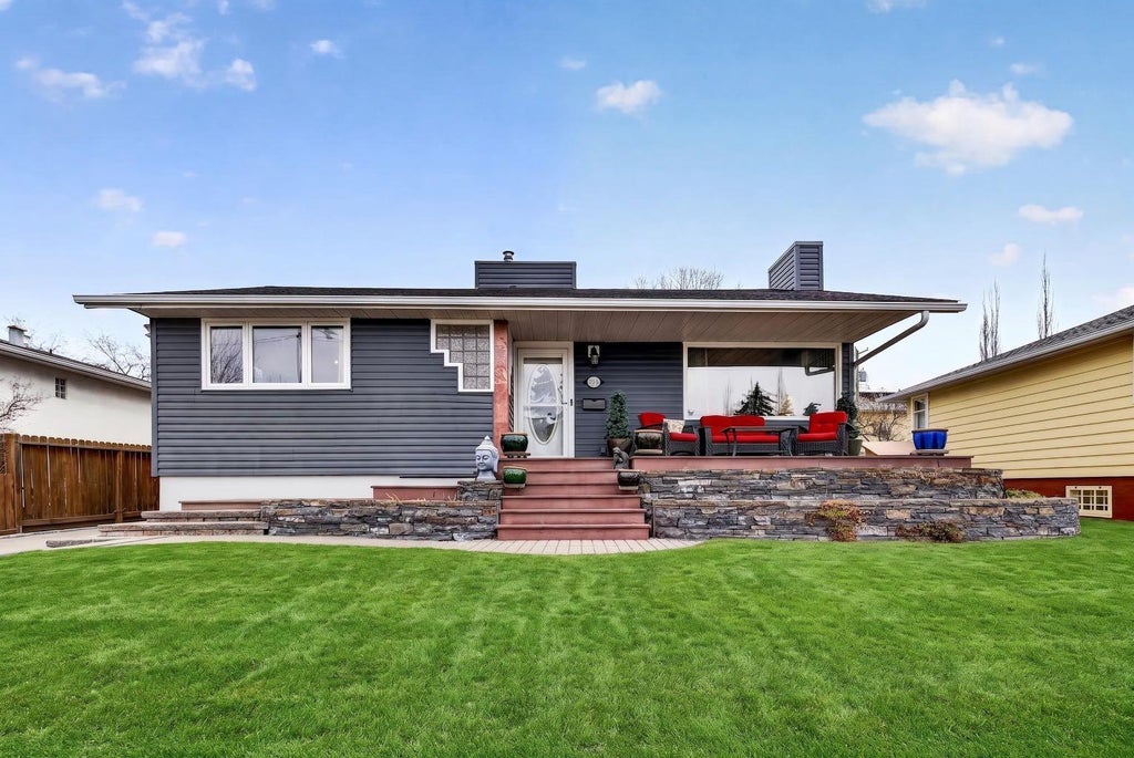 Photo of 2316 Richmond Road SW, Calgary, AB T2T 5E4 (MLS # A2346587)