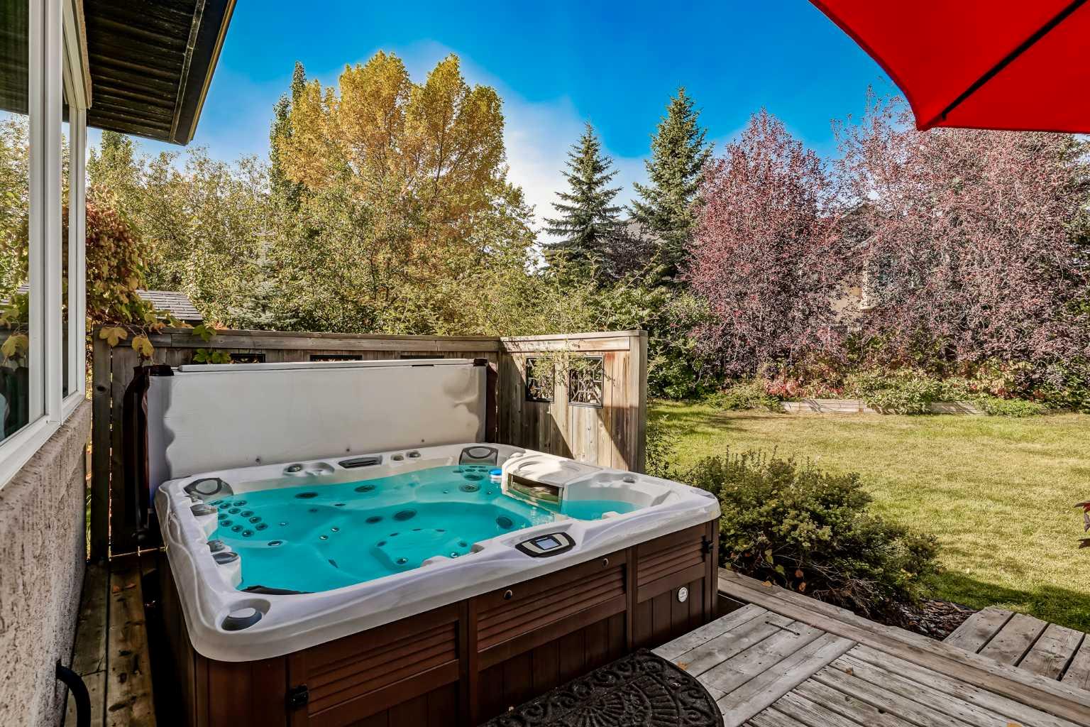 57 Strathlea Grove SW