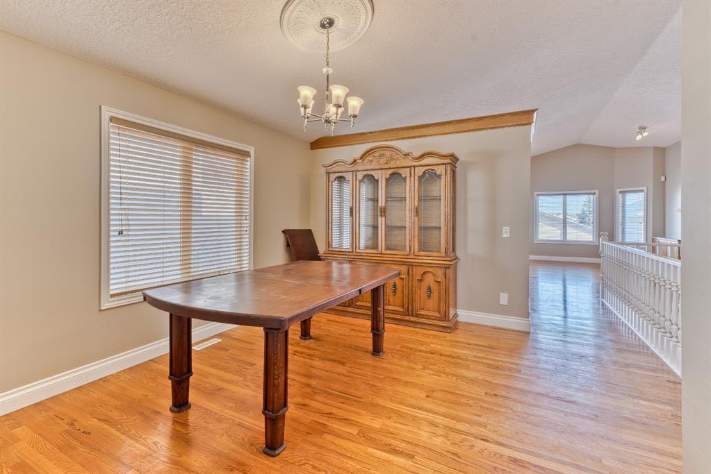 180 Hidden Vale Close NW