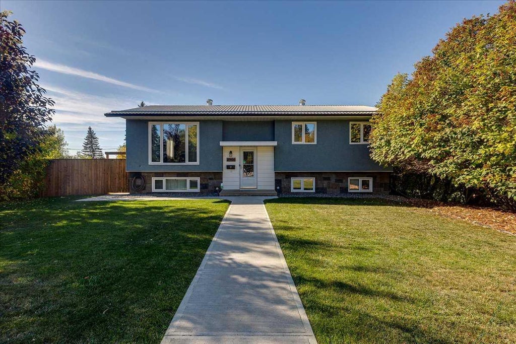 Photo of 3906 44 Street, Ponoka, AB T4J 1B3 (MLS # A2348890)