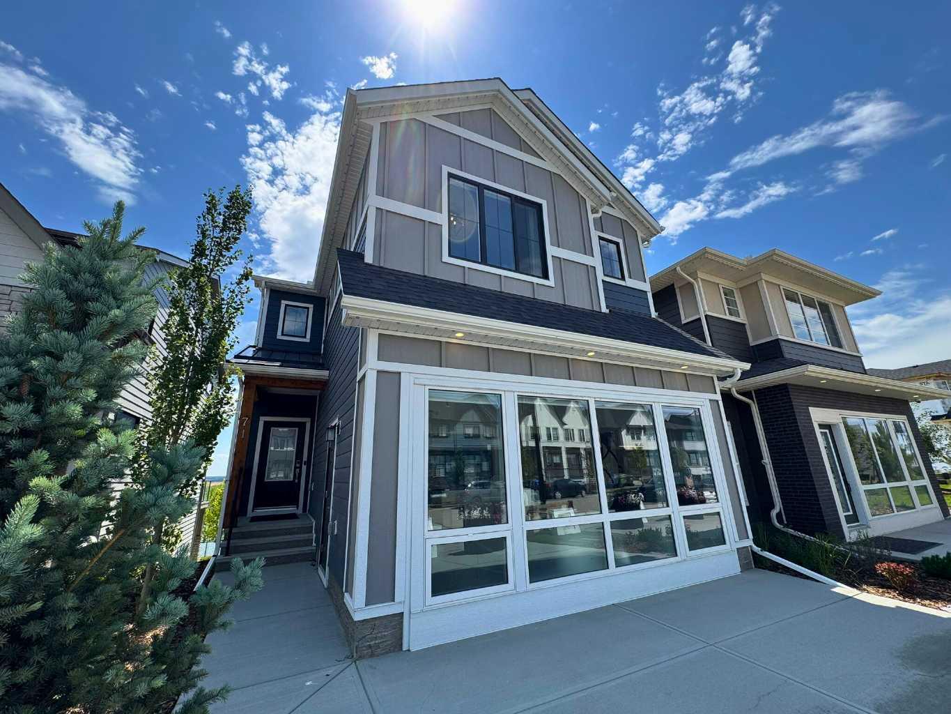 719 Buffaloberry Manor SE