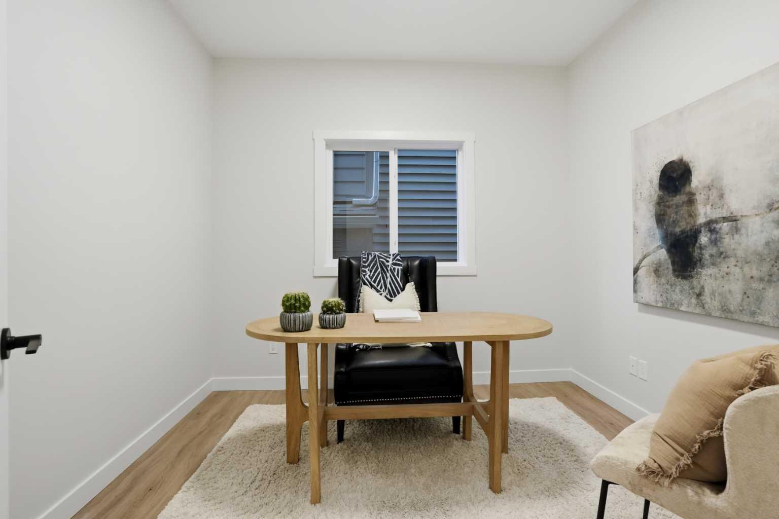 719 Buffaloberry Manor SE