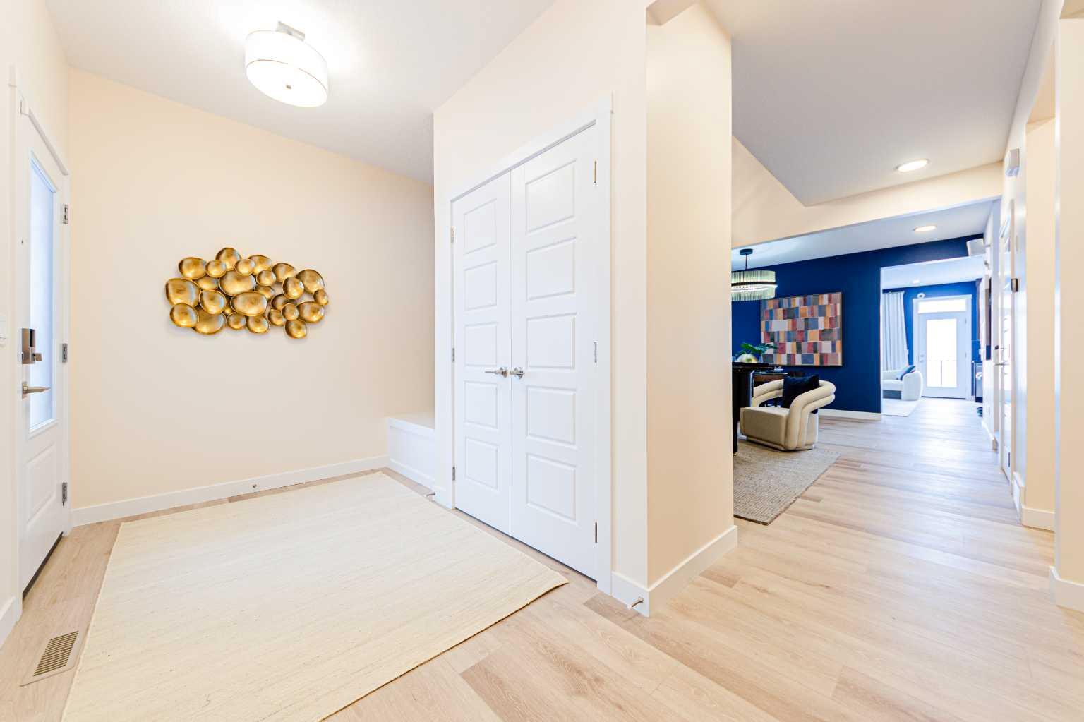 719 Buffaloberry Manor SE