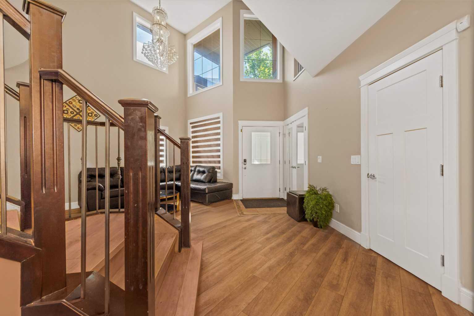 30 Saddlelake View NE