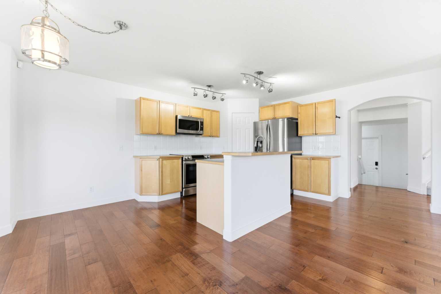 201 Crystalridge Rise