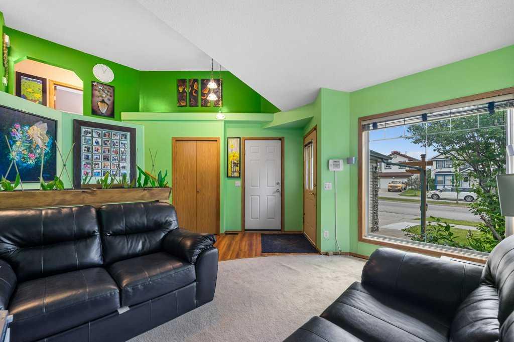 29 Country Hills Drive NW