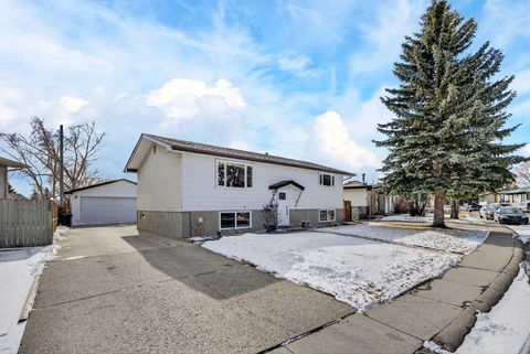 152 Maddock Way NE Calgary AB T2A 3X3