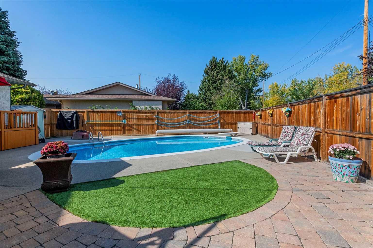 206 Lake Fraser Place SE