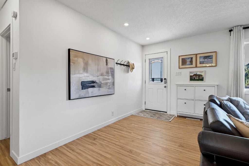 Photo of 8007 36 Avenue NW, Calgary, AB T3B 1V8 (MLS # A2347445)