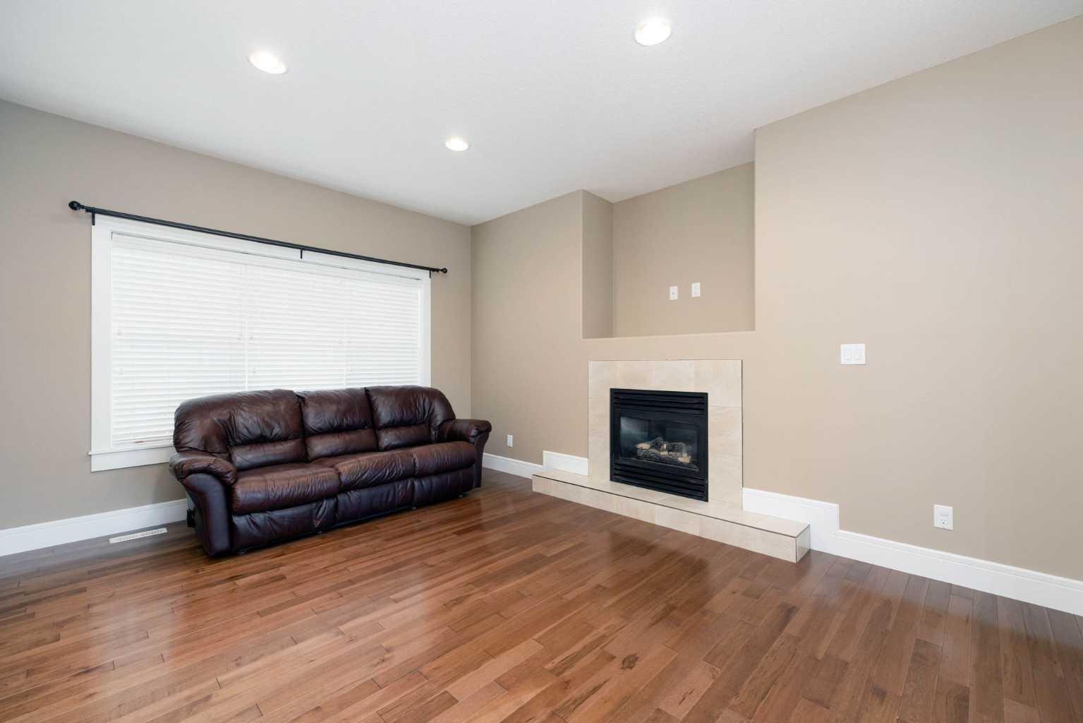 197 Snowy Owl Way NW