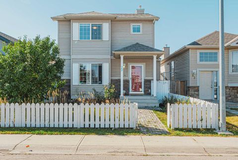 79 SADDLEMONT Way NE Calgary AB T3J 4V3