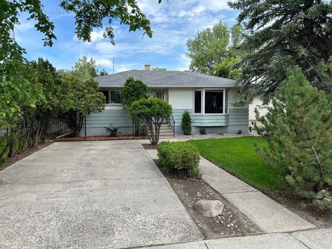 208 23 Street S Lethbridge AB T1J 3M6