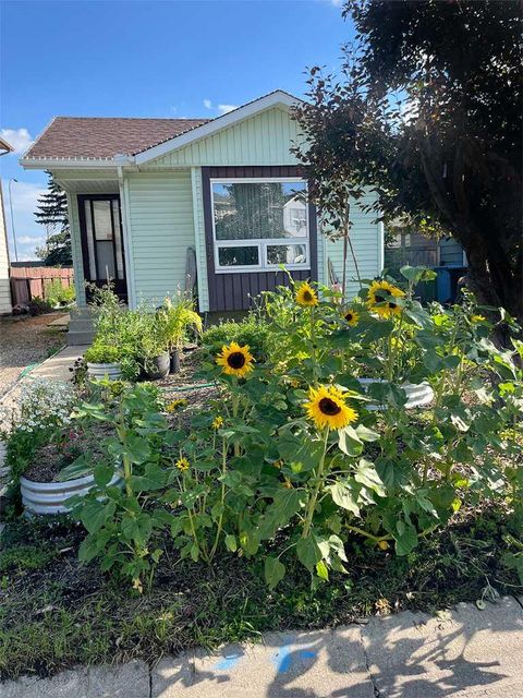 Tiny photo for 147 Erin Ridge Road SE, Calgary, AB T2B 2W2 (MLS # A2284198)