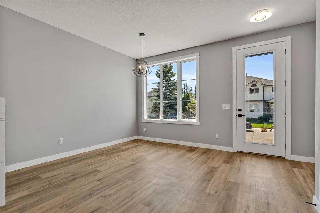 28A Green Meadow Crescent