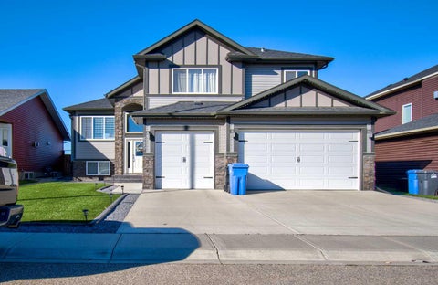 Photo of 685 West Highland Crescent, Carstairs, AB T0M 0N0 (MLS # A2352898)