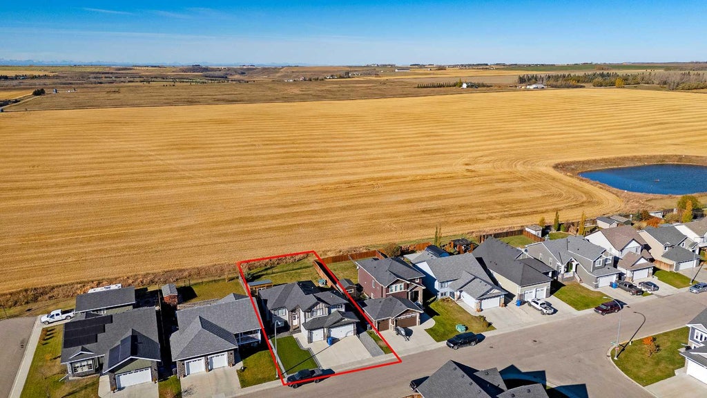 Photo of 685 West Highland Crescent, Carstairs, AB T0M 0N0 (MLS # A2352898)