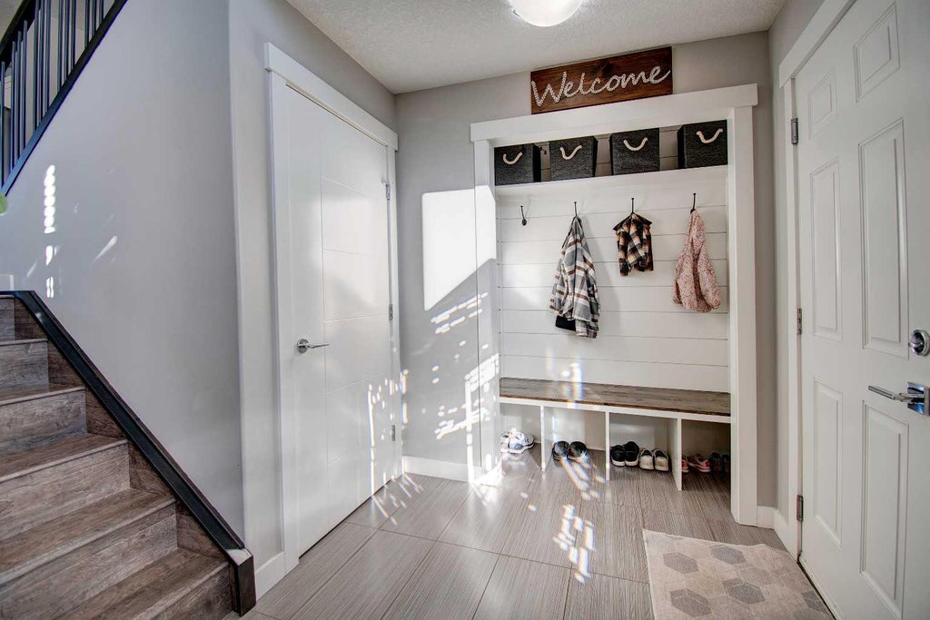 Photo of 685 West Highland Crescent, Carstairs, AB T0M 0N0 (MLS # A2352898)