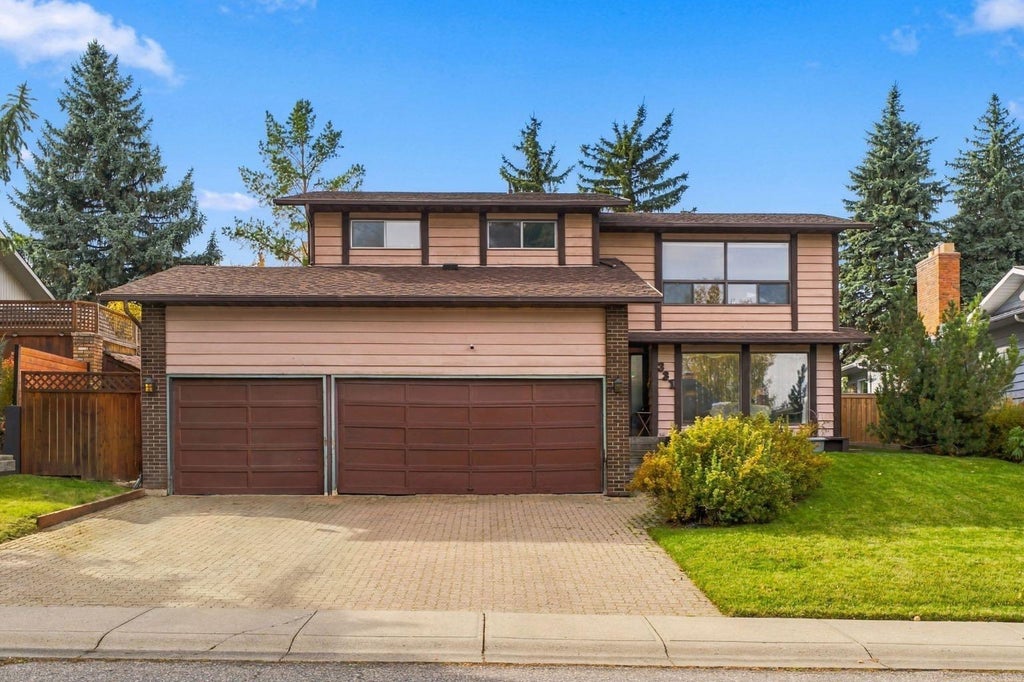 Photo of 331 Oakfern Crescent SW, Calgary, AB T2V 4T3 (MLS # A2351203)