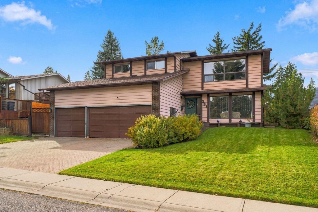 Photo of 331 Oakfern Crescent SW, Calgary, AB T2V 4T3 (MLS # A2351203)