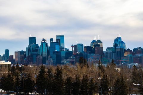 1718 14 Avenue NW 510 Calgary AB T2N 4Y7