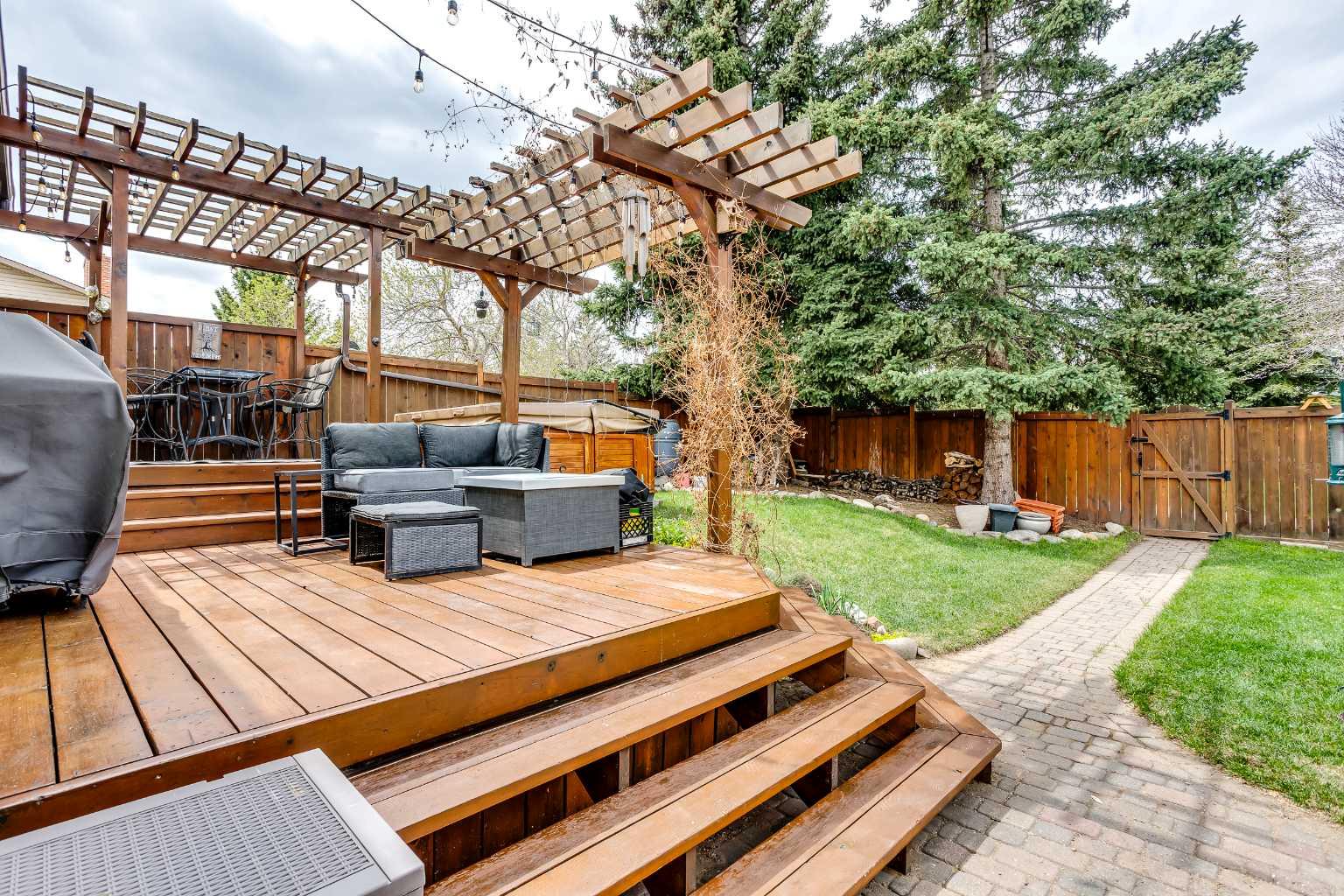 15 Bearberry Crescent NW