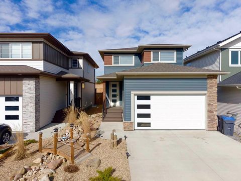 Photo of 119 Crestview Boulevard, Sylvan Lake, AB T4S 0V8 (MLS # A2305719)