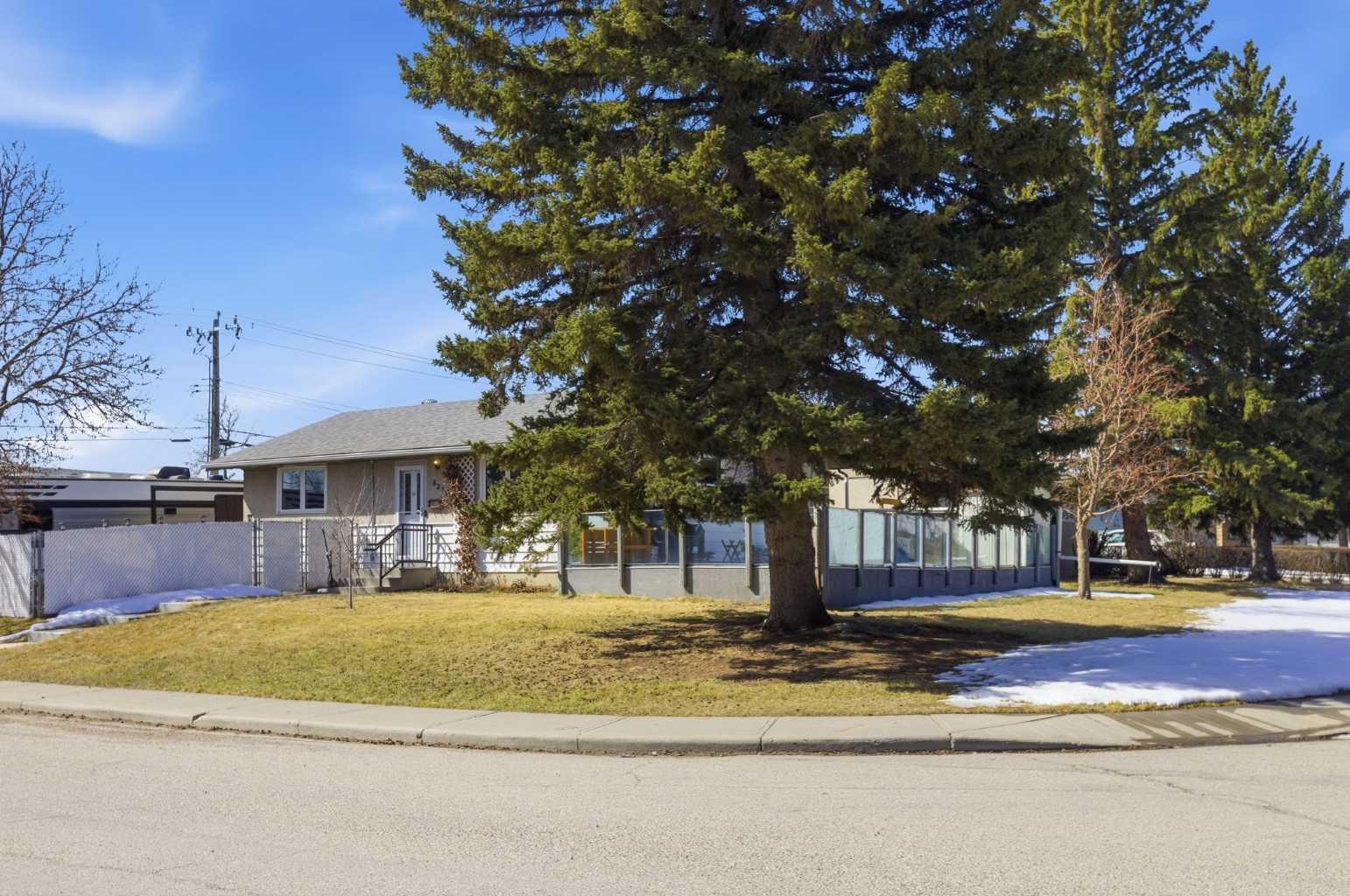 827 Forlee Drive SE