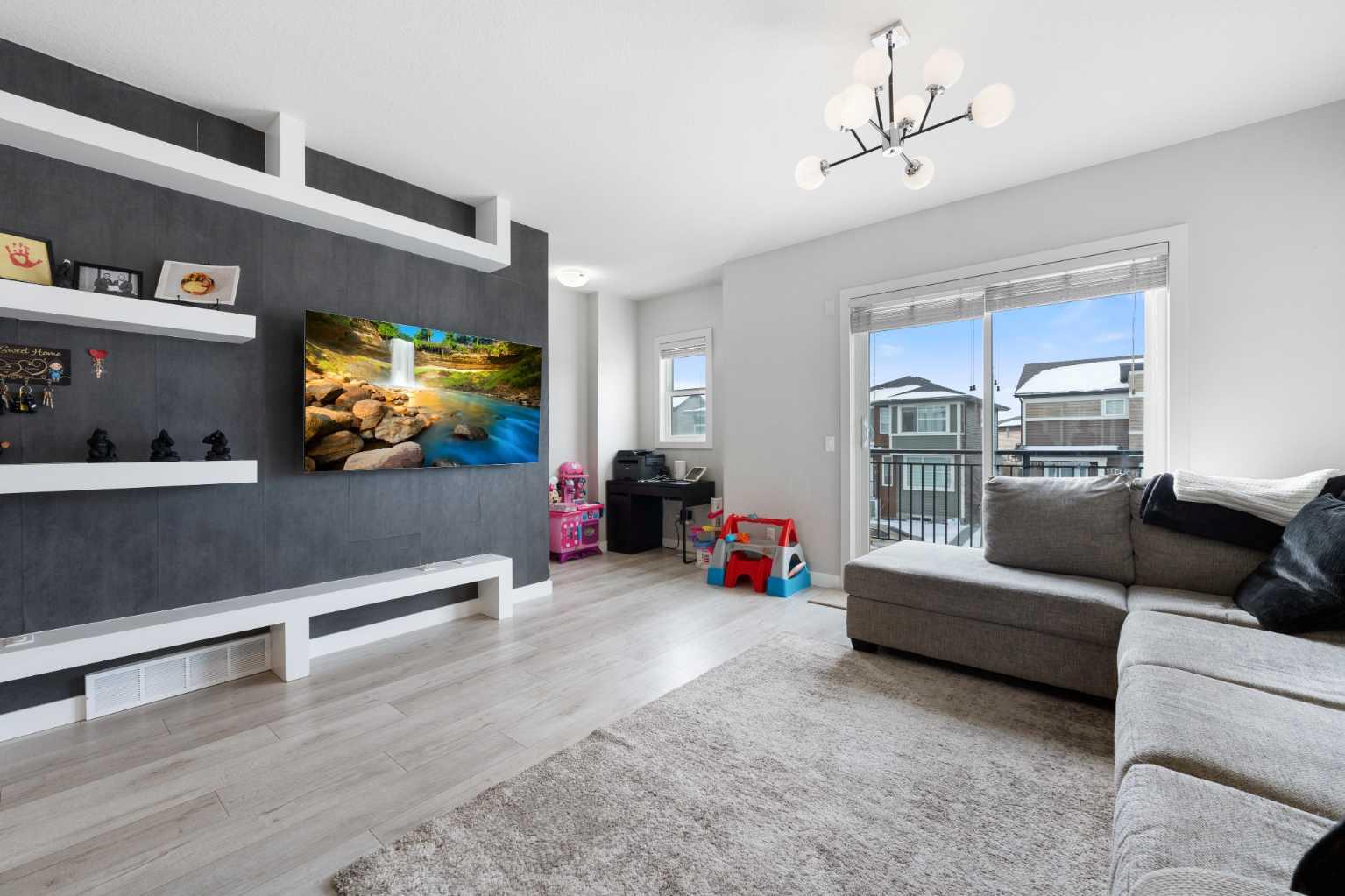 20 Cornerstone Manor NE