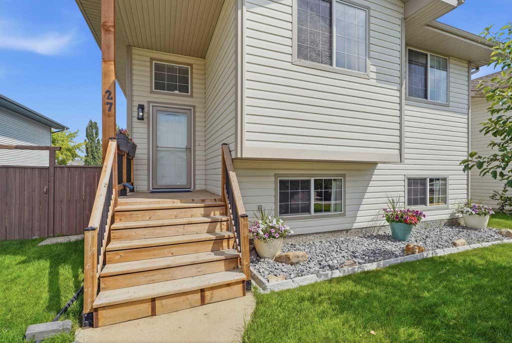 Photo of 27 Hallgren Drive, Sylvan Lake, AB T4S 1W6 (MLS # A2326769)