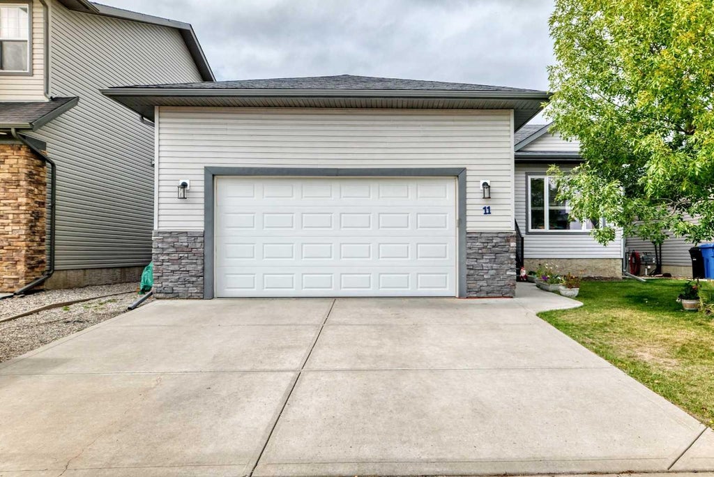 Photo of 11 Bondar Gate, Carstairs, AB T0M 0N0 (MLS # A2347975)