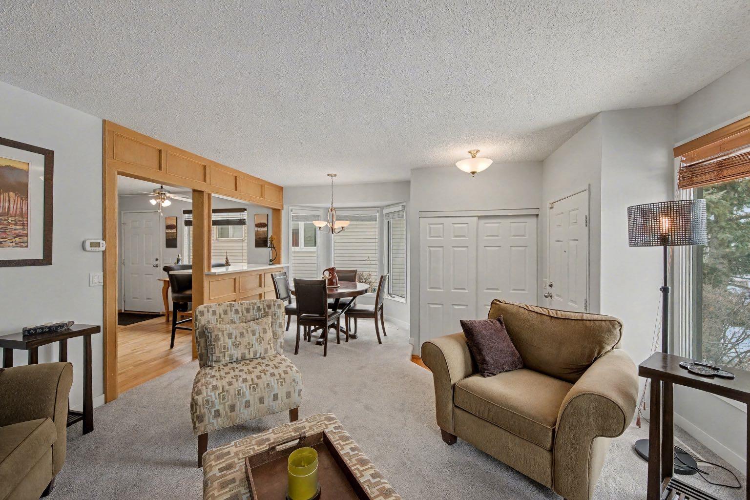 34 Woodglen Crescent SW