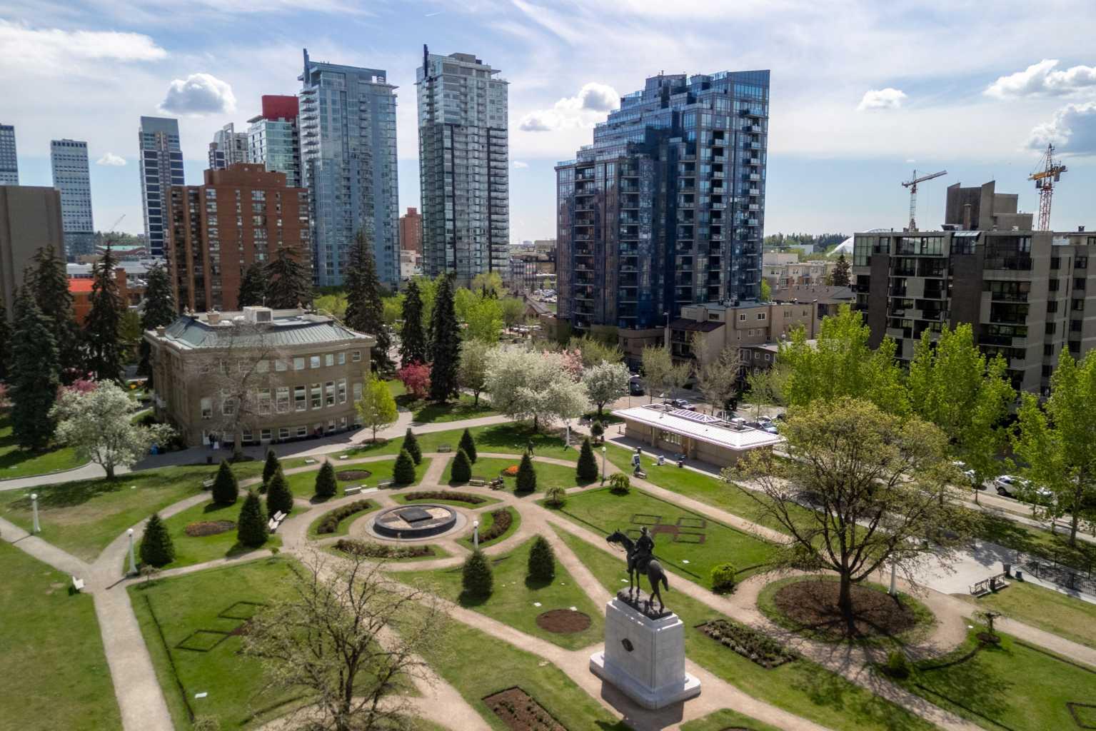 303 13 Avenue SW 203