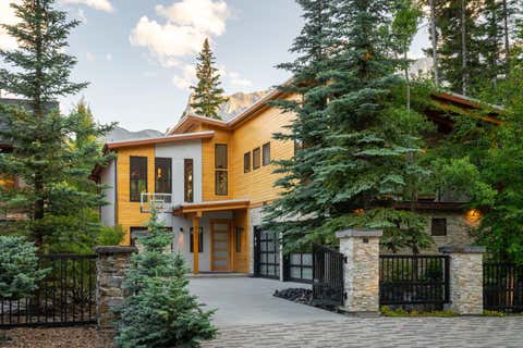 Photo of 501 5 Street, Canmore, AB T1W 2E8 (MLS # A2333964)