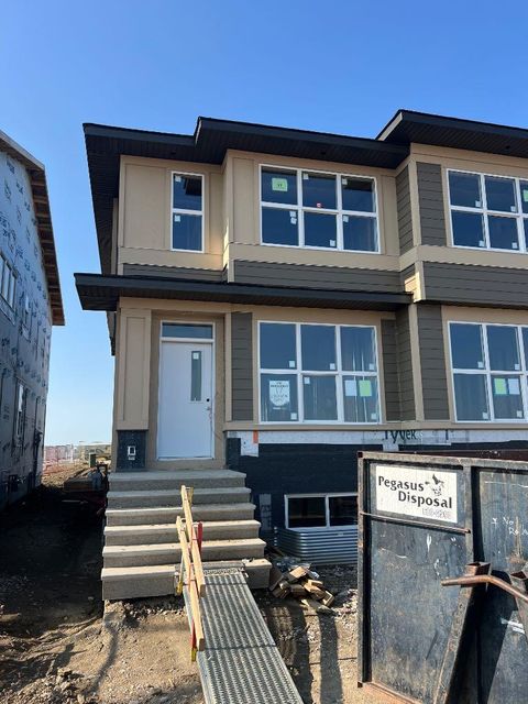 17 Setonvista Gate SE Calgary AB T3M 4A3