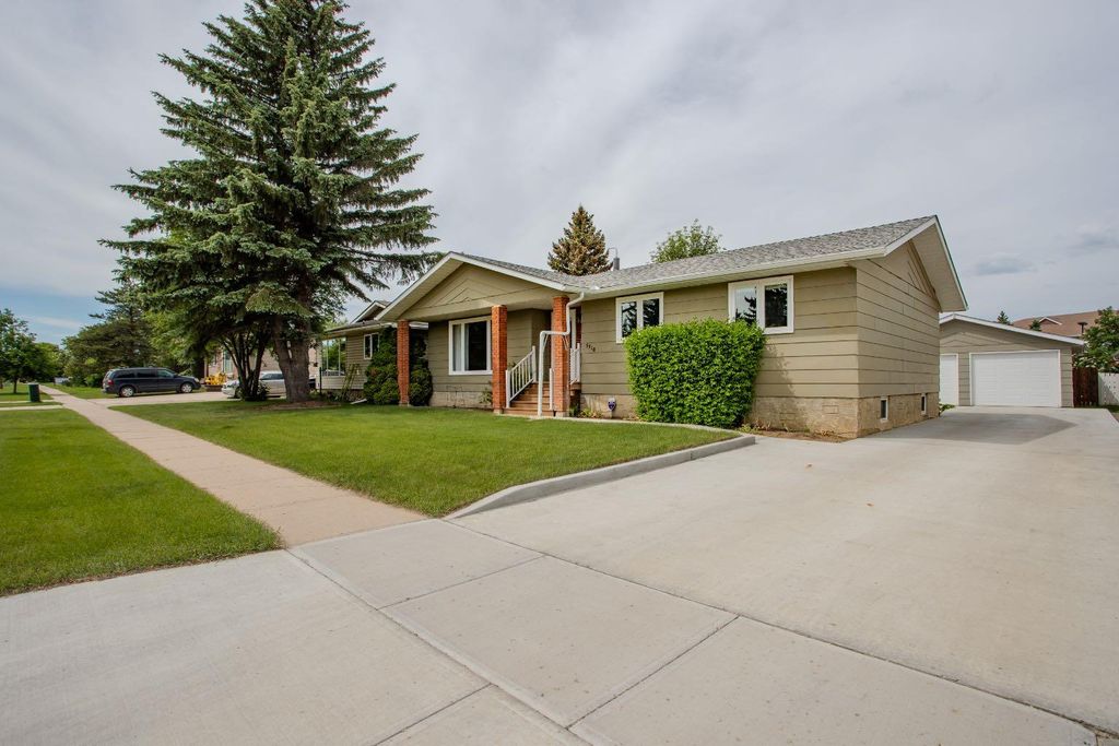 Photo of 5318 39 Street St, Lloydminster, AB T9V 1P6 (MLS # A2321361)