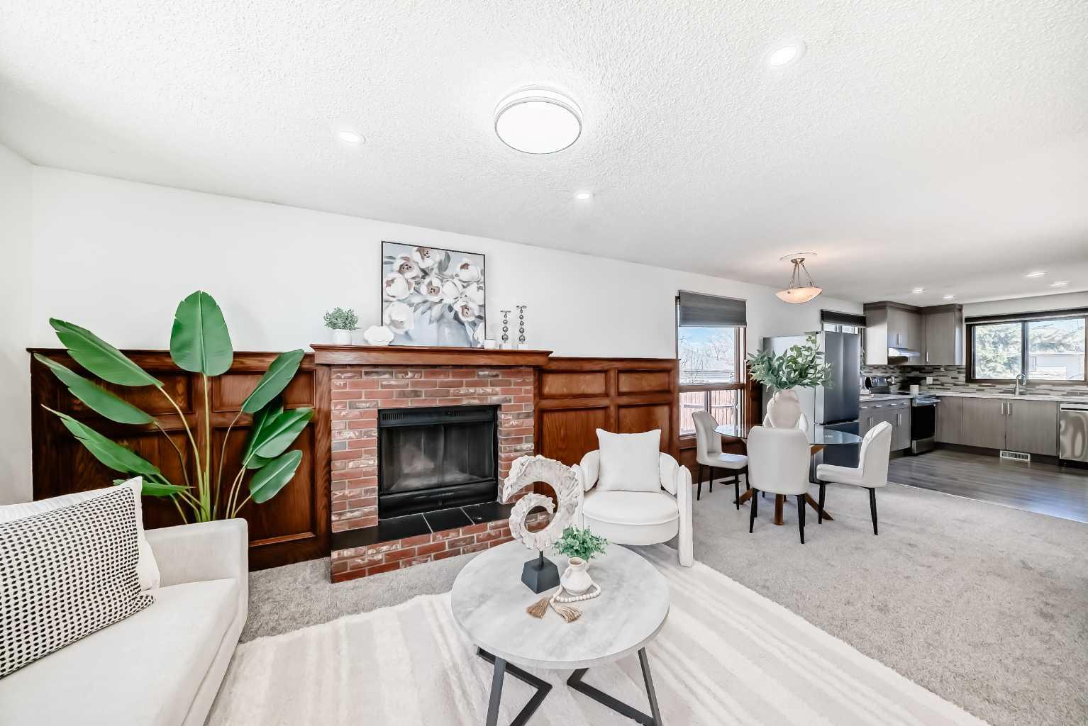 6735 Temple Drive NE