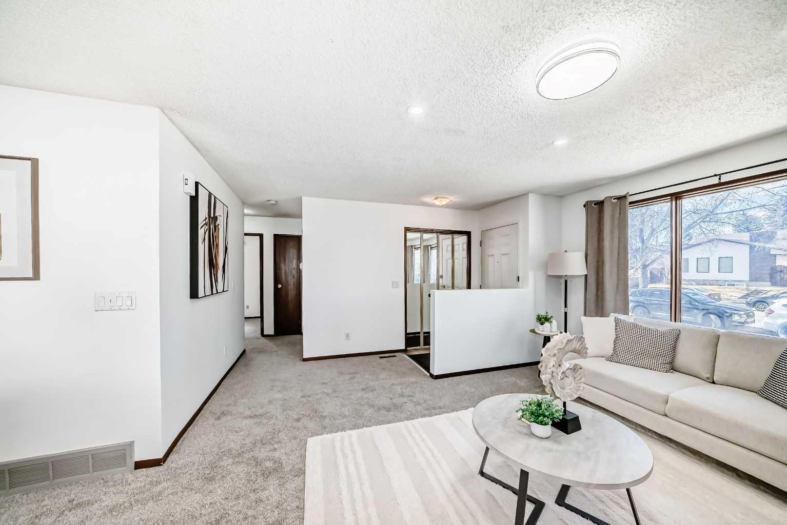 6735 Temple Drive NE