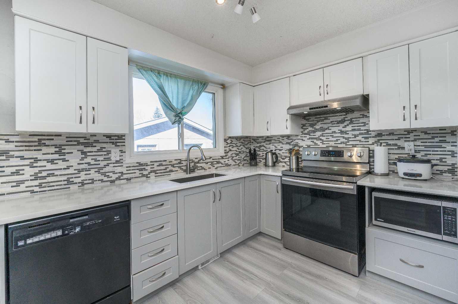 427 Rundlelawn Way NE