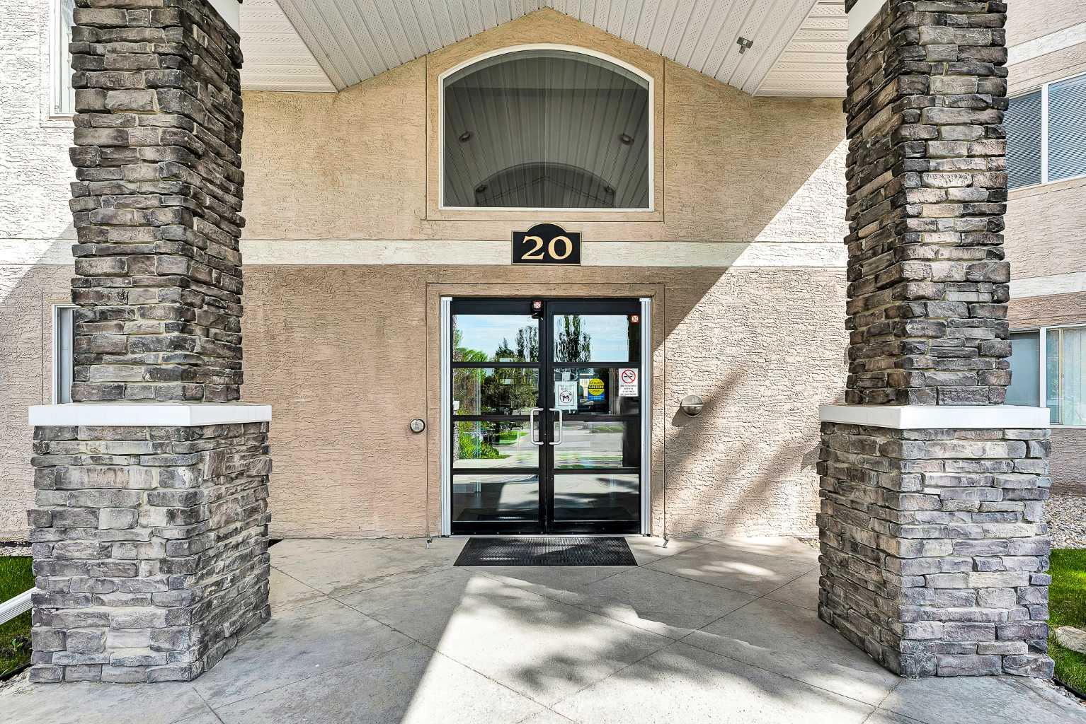 20 Country Hills View NW 106