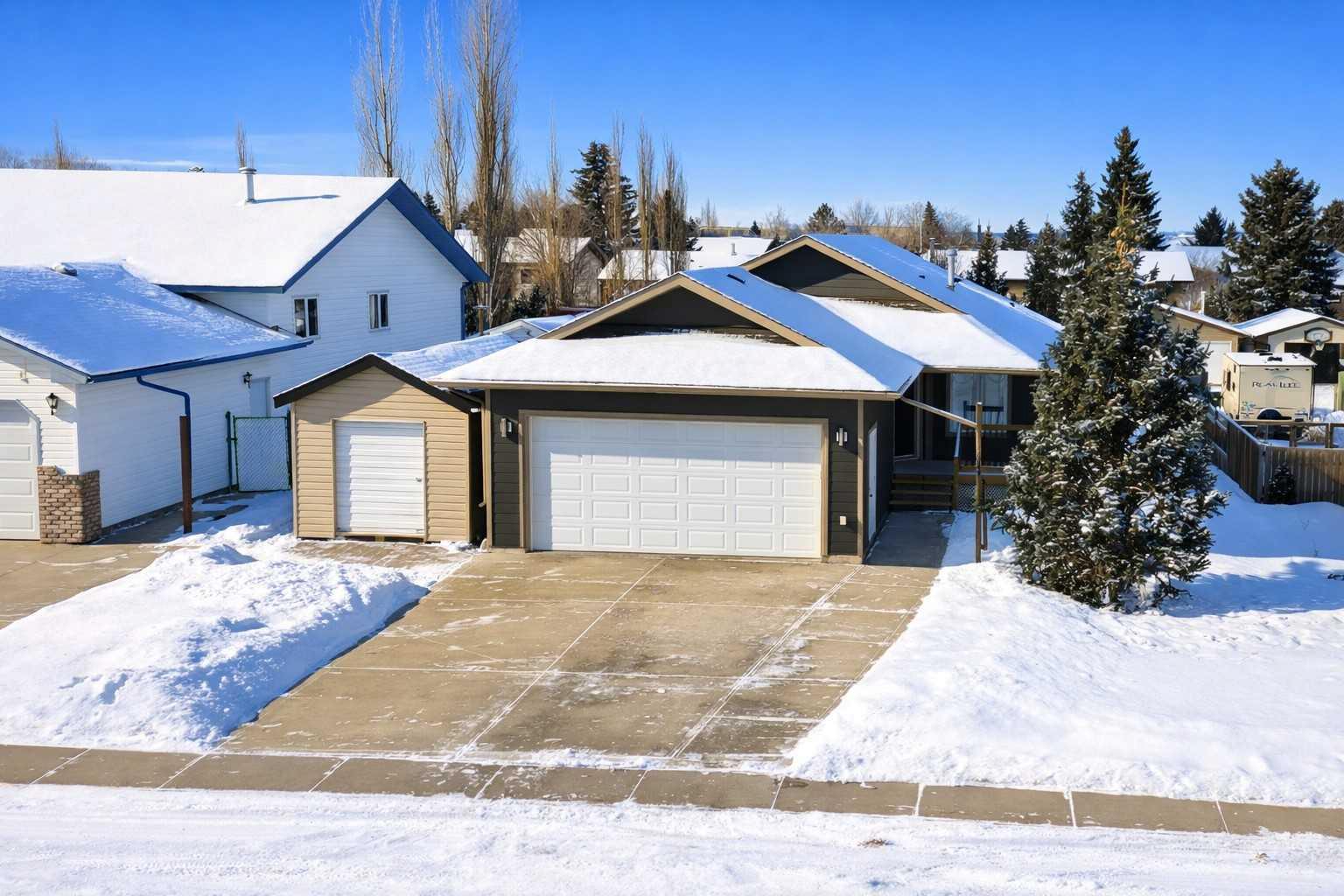 5647 55 Avenue Crescent