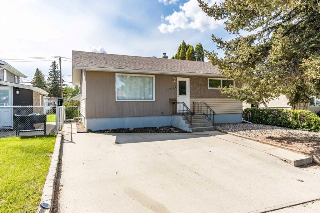 Photo of 1930 16 Avenue SE, Medicine Hat, AB T1A 3T3 (MLS # A2314208)