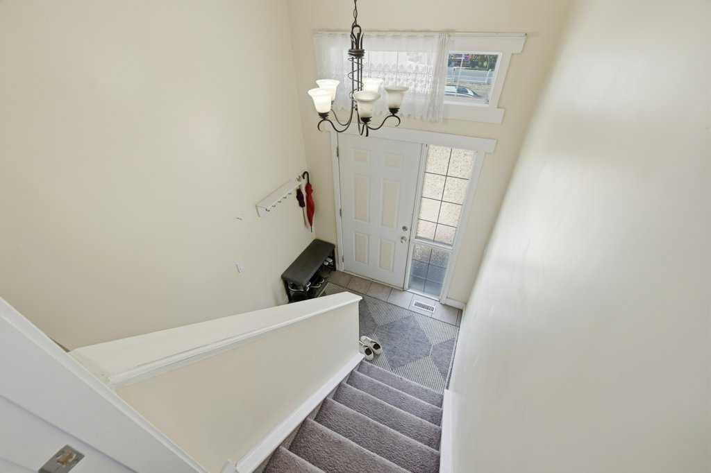 141 Martin Crossing Crescent NE