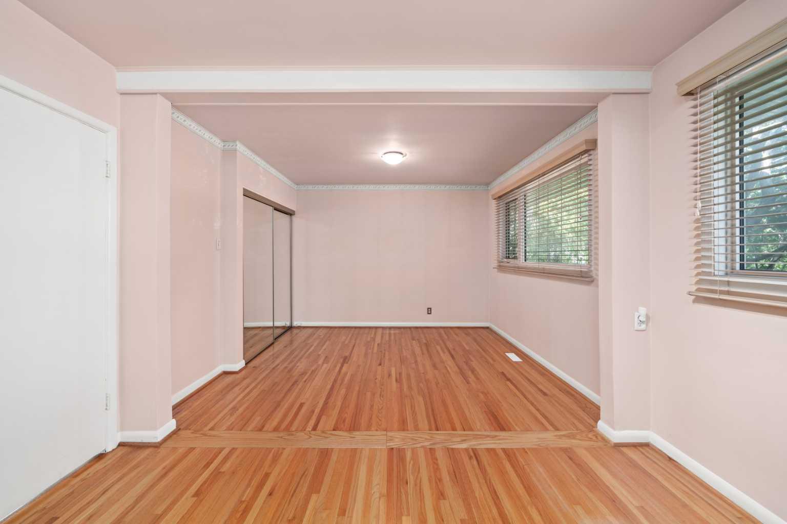 811 Seattle Drive SW