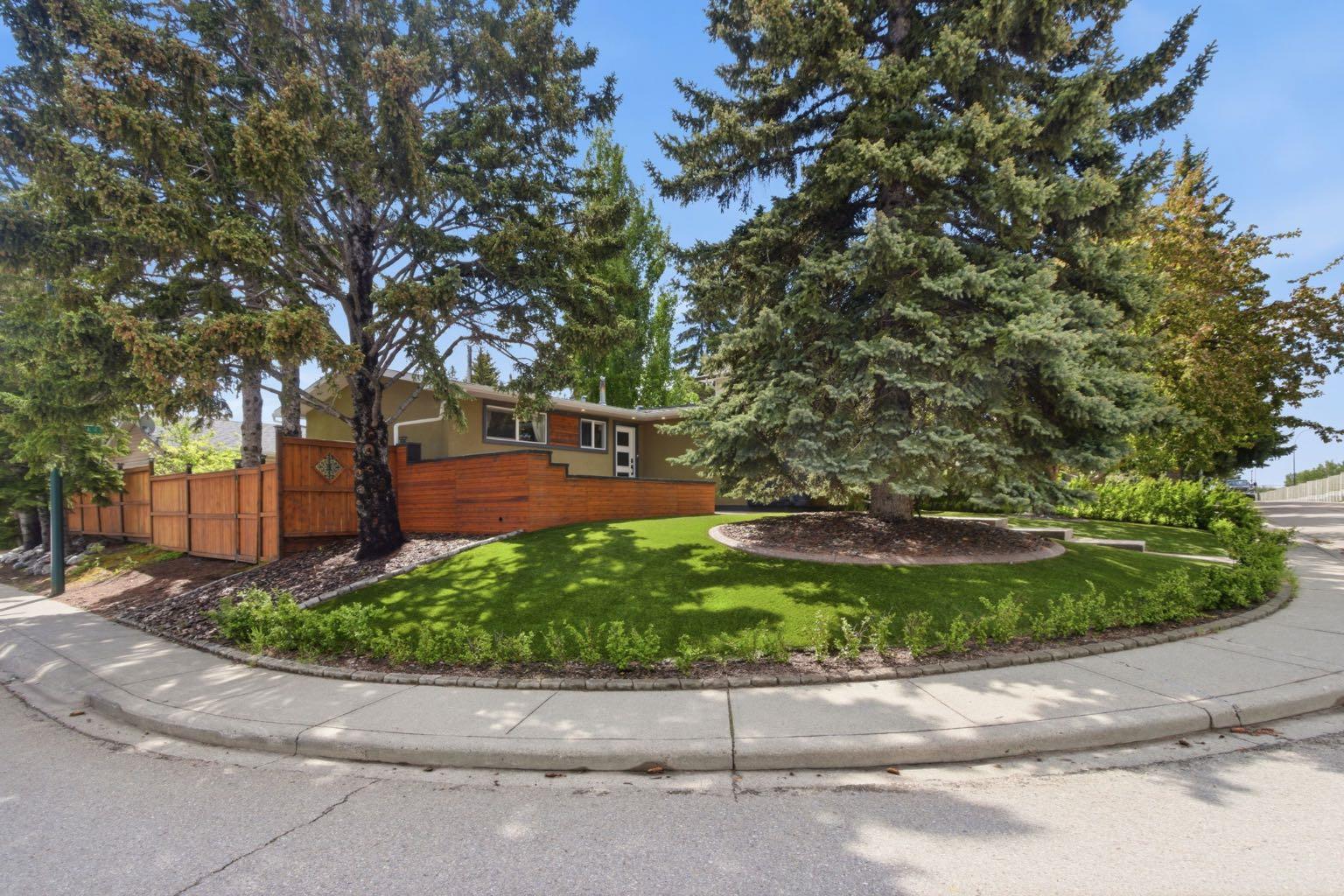10504 Spadina Drive SW